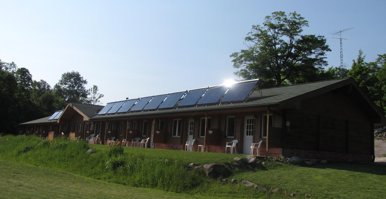 Quiet Bay Inn & Cafe Magnetawan Exterior photo