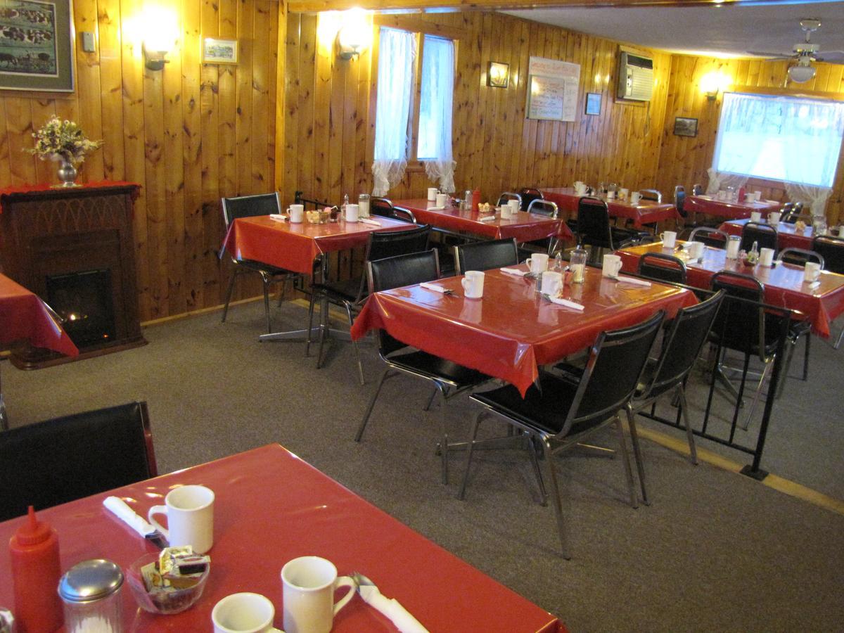 Quiet Bay Inn & Cafe Magnetawan Exterior photo