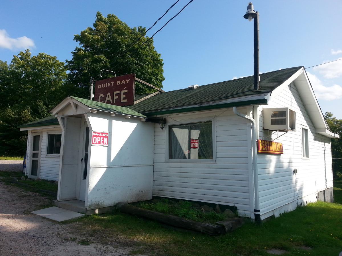 Quiet Bay Inn & Cafe Magnetawan Exterior photo